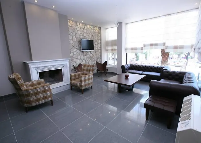 Tokalis Boutique & Néa Ankhíalos