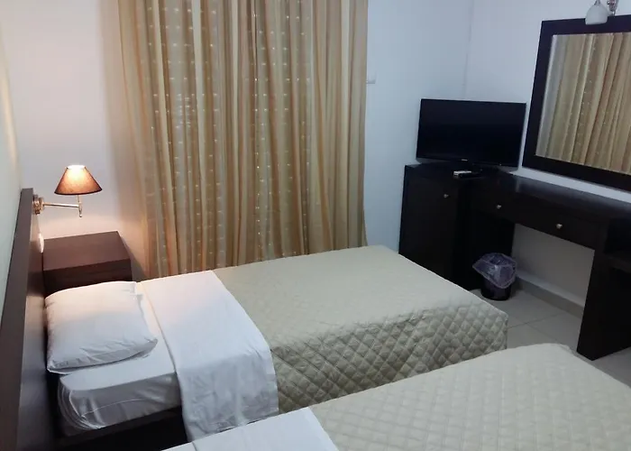 Tokalis Boutique & Néa Ankhíalos